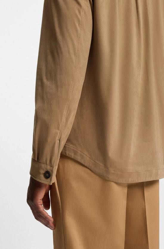 Beige herr skjorta med lång ärm och knapp vid manschetten