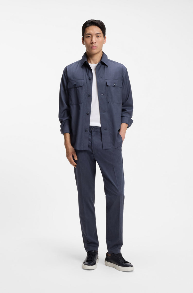 Mörkblå skjorta med fickor och byxor herr, slim fit