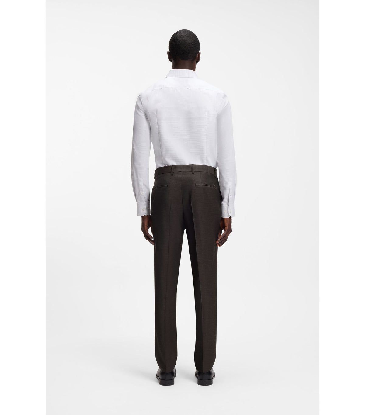 Slim fit-byxor i sergevävd ny ull med stretch - Brun