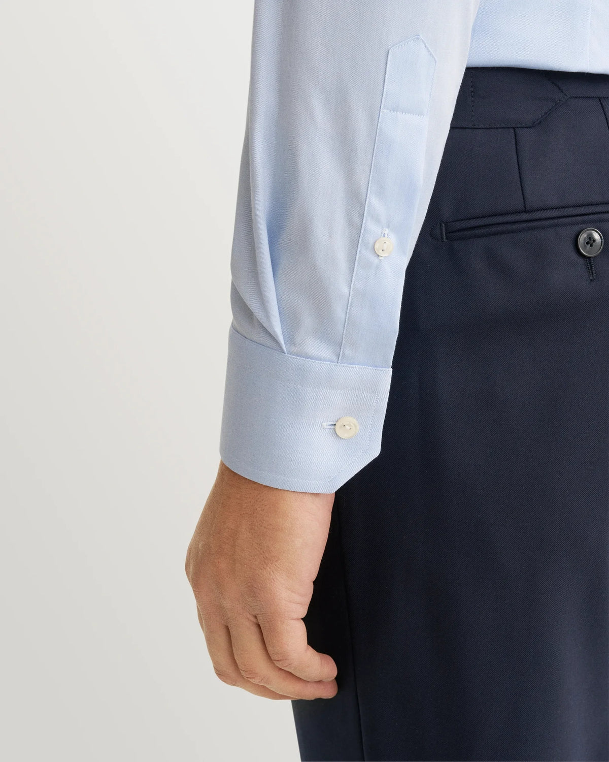 Signature Twill-skjorta Super Slim - Ljusblå – modellbild