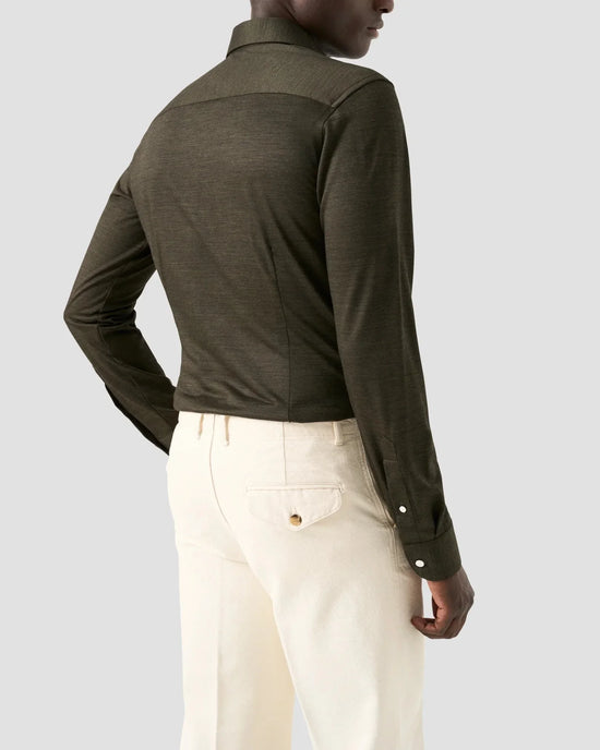 Merino lyocell jersey herr skjorta i mörkgrönt, långärmad, bakifrån
