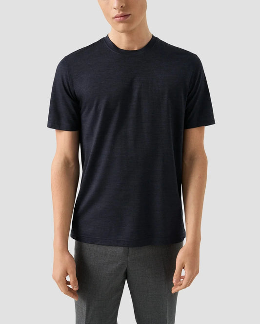 Marinblå herr t-shirt i merinoull och lyocell, kort ärm, neutral bakgrund