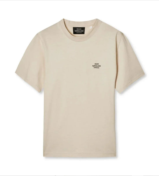 Beige herr t-shirt med kort ärm och diskret tryck på bröstet, klassisk stil