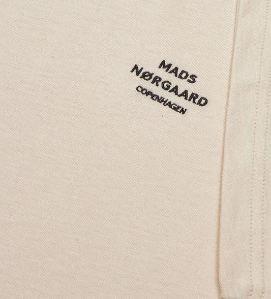 Beige herrtröja med svart Mads Nørgaard Copenhagen logobrodyr på bröstet