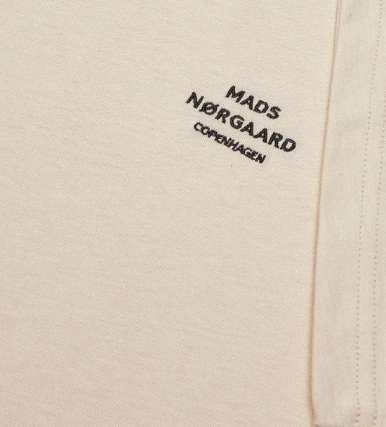 Beige herrtröja med svart Mads Nørgaard Copenhagen logobrodyr på bröstet