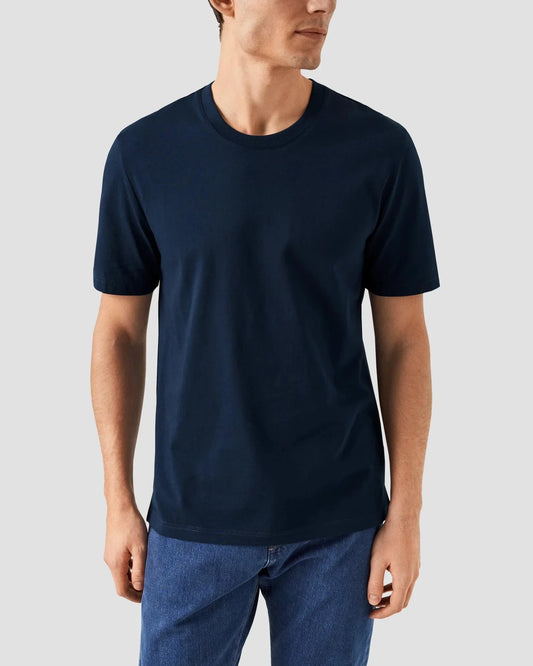 Marinblå herr t-shirt med rund hals och kort ärm, stilren och klassisk design