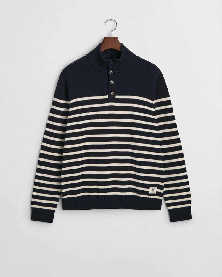 Marinblå herrtröja med vita ränder, hög krage och knappslå, stilren design.