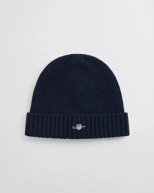 Mörkblå herr mössa med broderad logotyp framtill, ribbstickad design